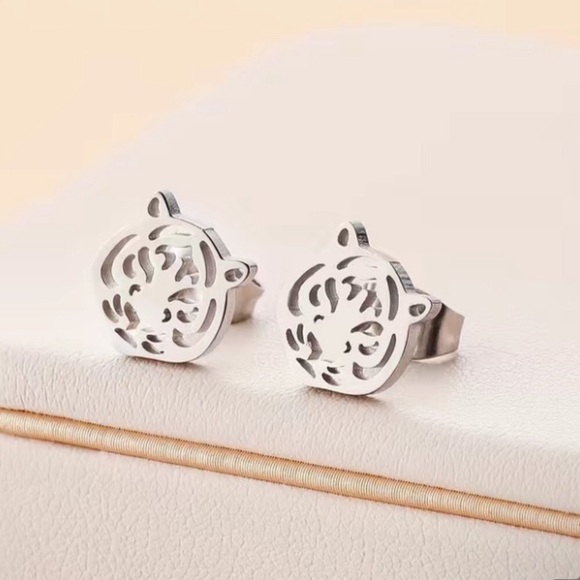 Small Stud Tiger Earrings - Picture 1 of 3